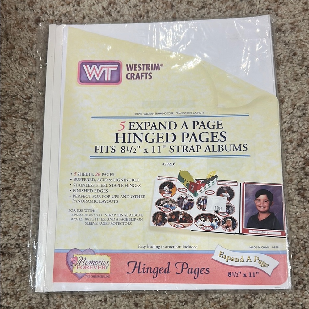 Westrim Crafts Pages and Protective Sleeves 8.5 x 11 - Picture 2 of 2